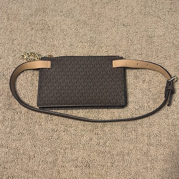 Michael Kors Fannypack - Picture 3 of 4